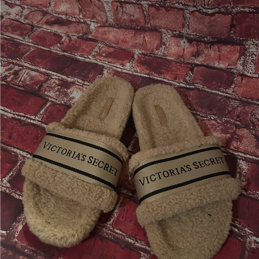 Victoria's Secret Fuzzy Slippers - Cream and Black